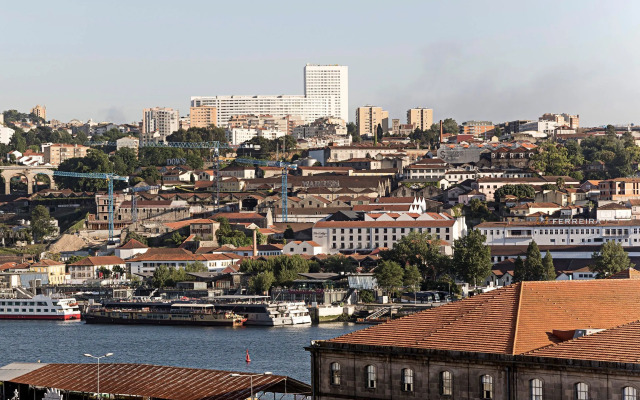 Superb Flat w/ Balcony and AC by LovelyStay