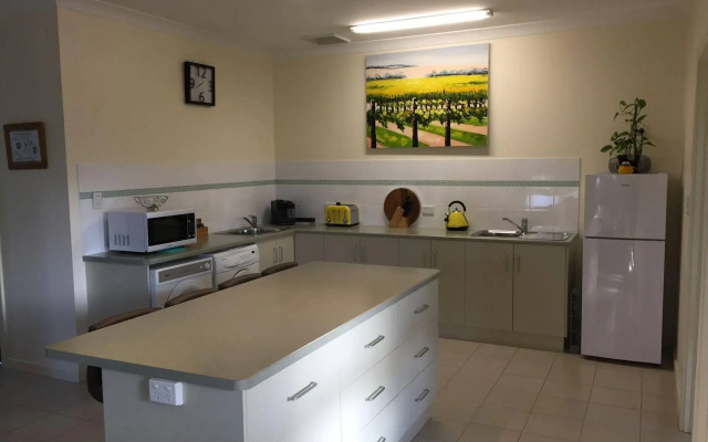 Lyreen's Apartment B&B