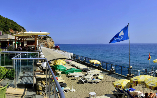 White City Beach - Adults Only