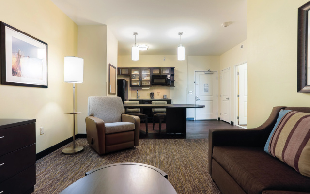 Candlewood Suites Lenexa - Overland Park Area