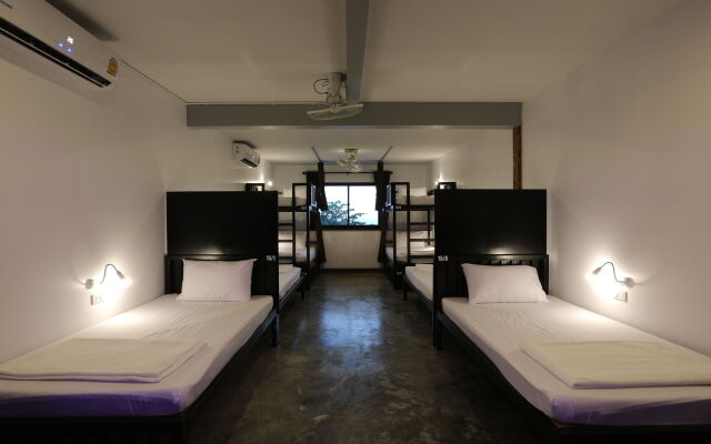 Balcony Party Hostel - Adult 18+