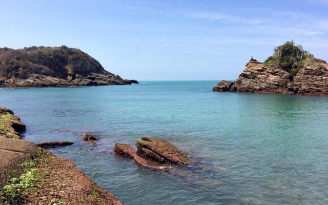 Praia da Ferradurinha Guest House