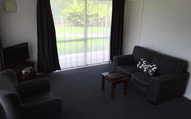 Hibiscus Crown Apartments