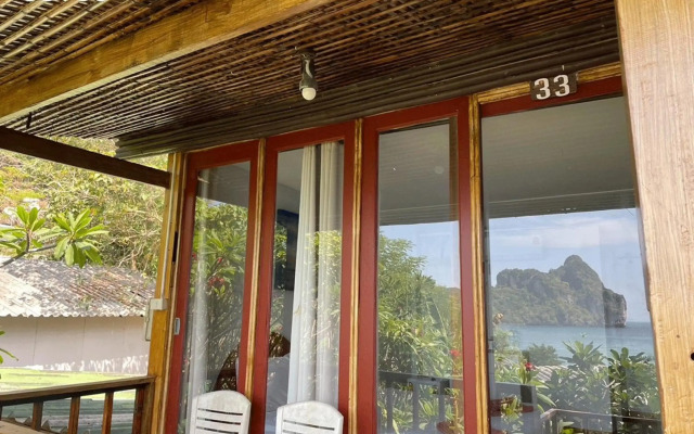 Phi Phi Cozy Seafront Resort