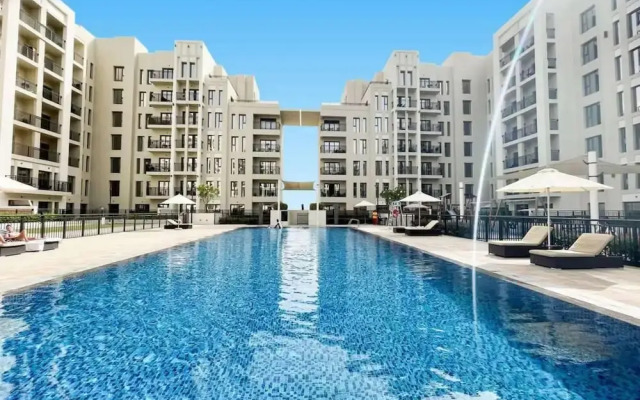 Fancy 2BR Apt Town Square