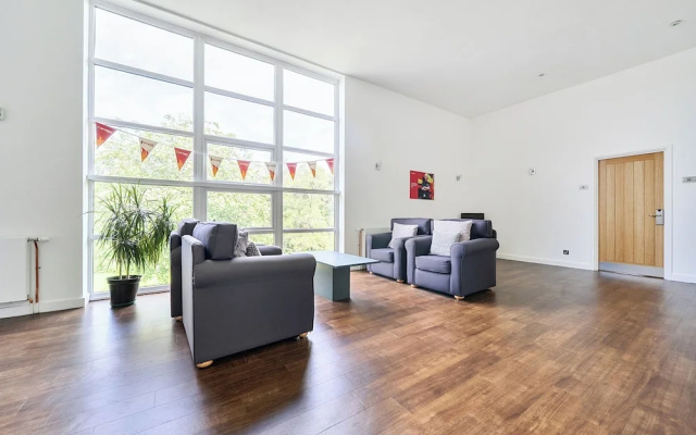 Jubilee Ground-floor Double Bedroom
