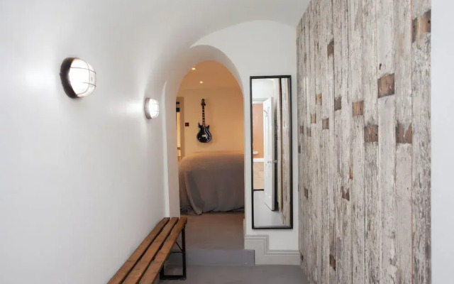 Higgihaus Apt1 36 37 Royal York Cres