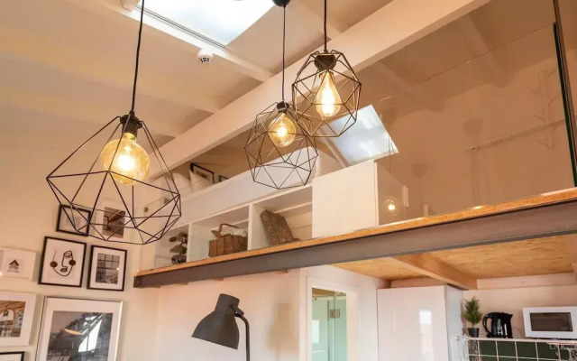 Mezzanine Stylish Apartment U