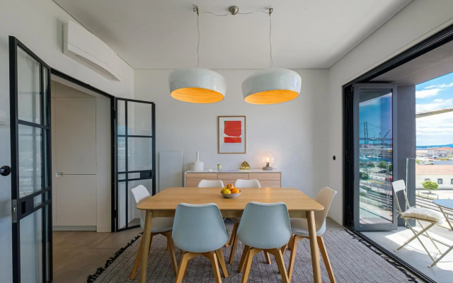 Nomad's 2bdr Riverside Lisbon