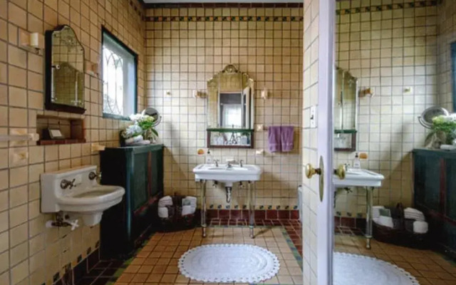 Mathis House, A Victorian Bed & Breakfast and Tea Room at 600 Main