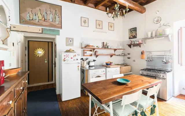 Reginella White Apartment