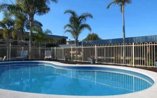 Chapman Court Holiday Units