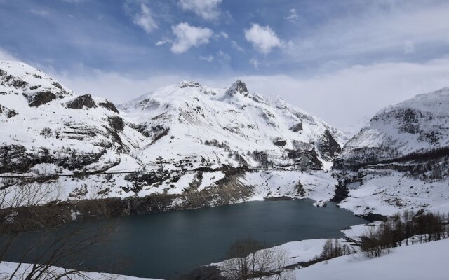 Lake View Chalet in Tignes near Ski Area