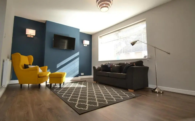 Charming 1 bed riverside apartment