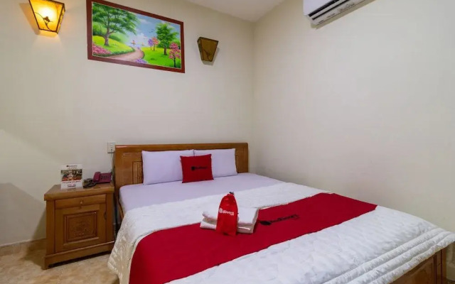 RedDoorz near Lotte Cinema Cong Hoa