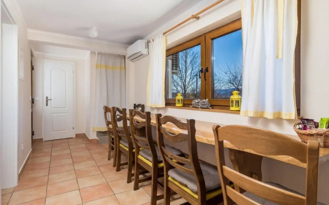 Amazing Home in Rakovicko Seliste With Wifi and 2 Bedrooms