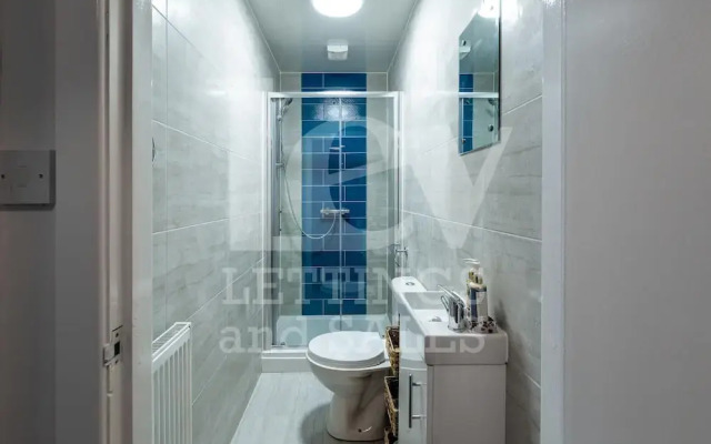 Lush Apartments 4 Bedroom House Claude