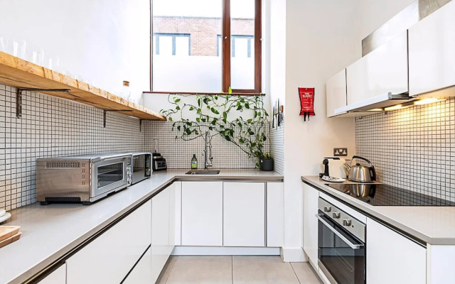 Modern & Airy 2-bed Gem in Trendy Stoke Newington