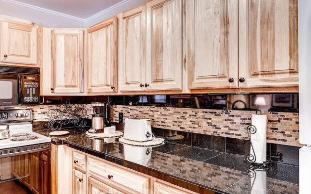 Spacious, Upgraded 2 Bdr W/ Fireplace & Hot Tub Access 2 Bedroom Condo by RedAwning