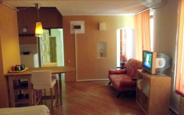 Main Square Apartments & More