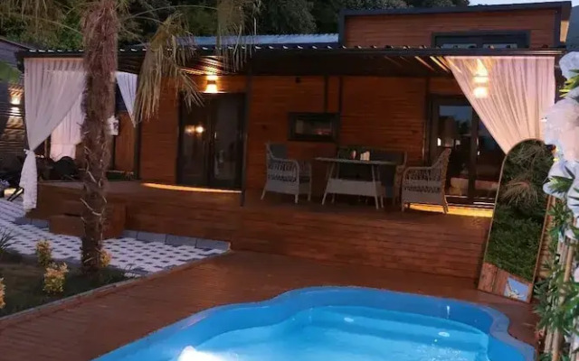 The Jungle Bungalov
