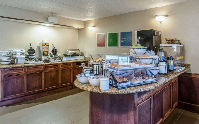 Comfort Inn & Suites