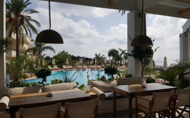 Pefkos Blue Hotel