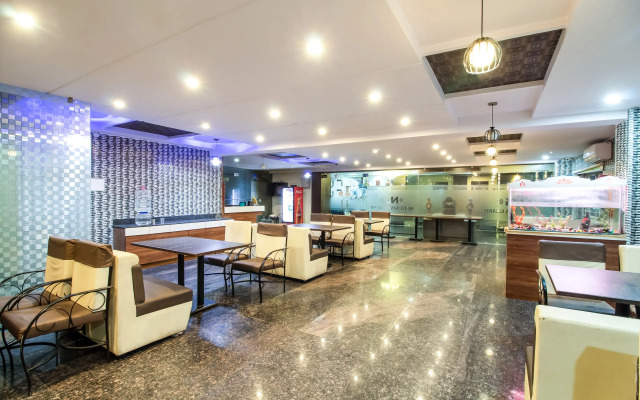 Capital O 7648 Sri Navya Grand