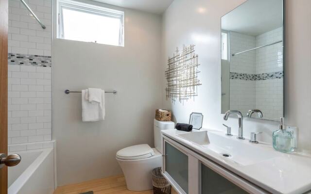 New Architectural House Rooftop Deck 3BD