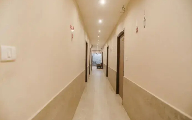 Fabhotel The Grand Suites