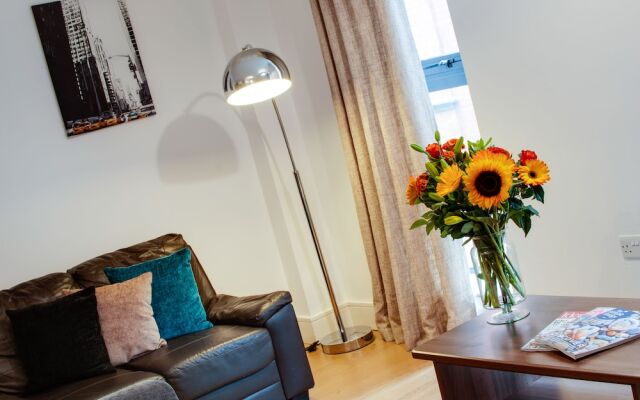 Base Serviced Apartments - Cumberland Apartments