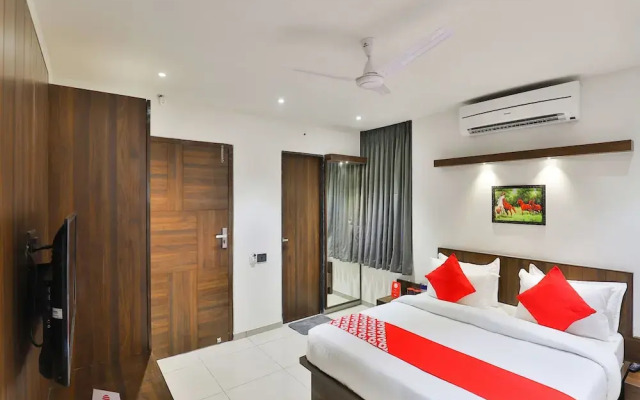 OYO 16604 Hotel Sparsh Inn