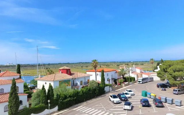 Apartment With Scenic View