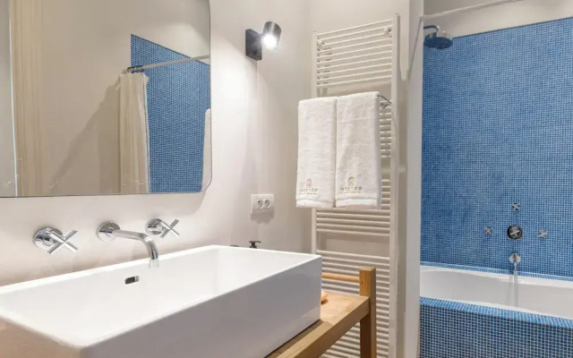 Luxurious 3-Bedroom 280sqm center