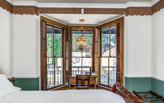 The Dutch Flat Hotel