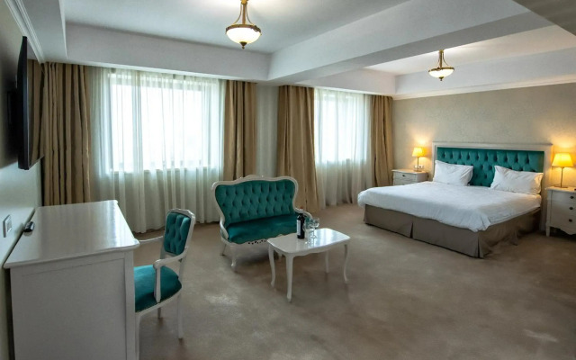 Hotel Roman by Dumbrava