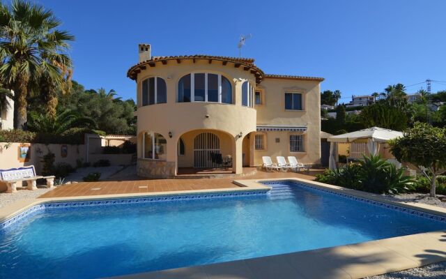 Spacious Villa in El Baladrar with Swimming Pool