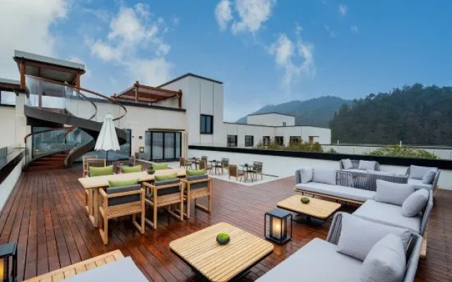 Huangshan Taiping Lake Manxin Mansion