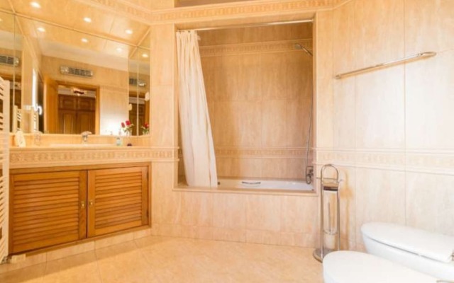 Villa - 4 Bedrooms with Pool and WiFi - 102546