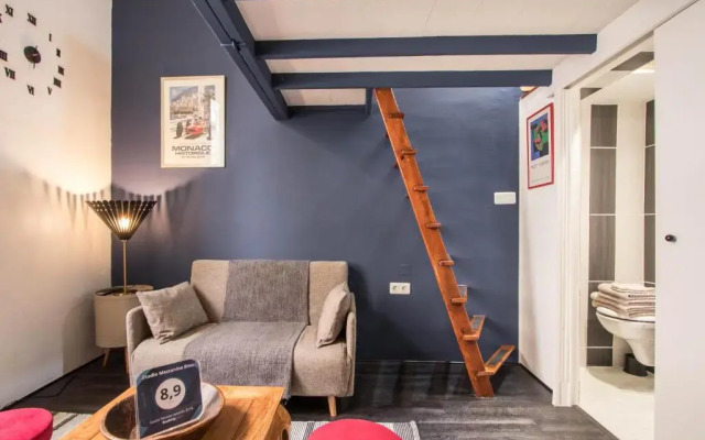 Studio Mezzanine Bleu