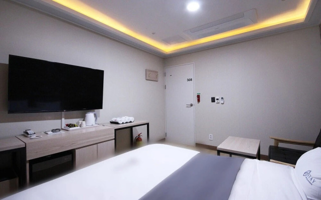 Yeongdeok Ganggu Port Stay