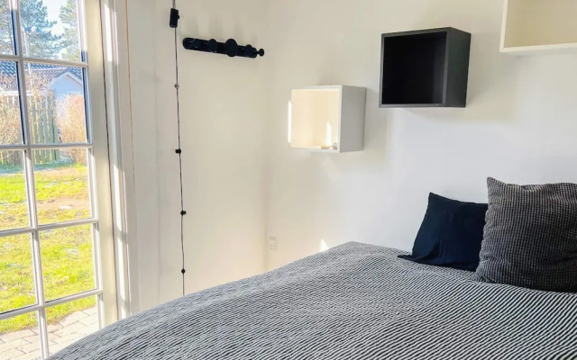 Cozy Summer House Near Ore Strand