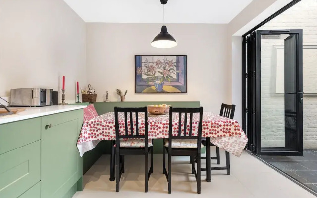 Green Retreat On Askew Crescent