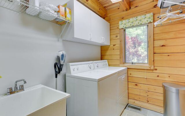 Pocono Dog-Friendly Home on River