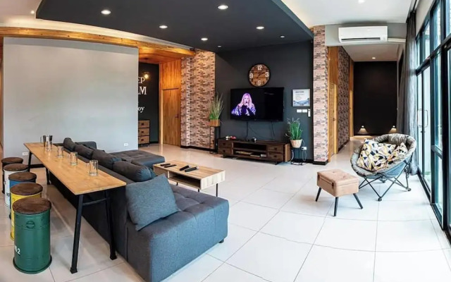 Penny - Farthing Pool Villa