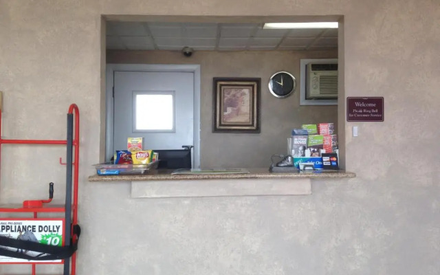 Super 8 by Wyndham Hazleton