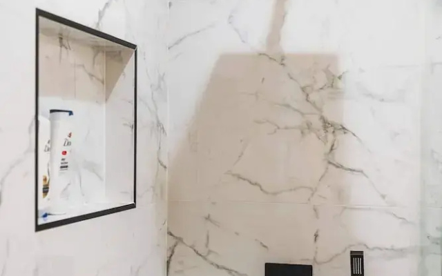 Not Affected by the Fire/spacious Modern Retreat w Luxury Amenities & Style