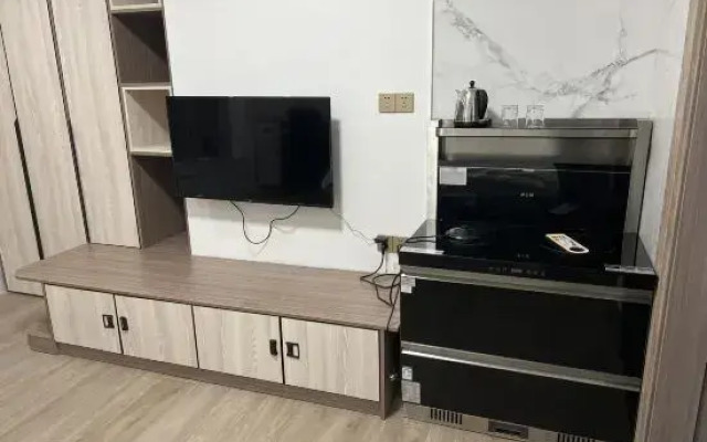 Gaozhou Yayuan Theme Apartment (Xiantai Avenue)