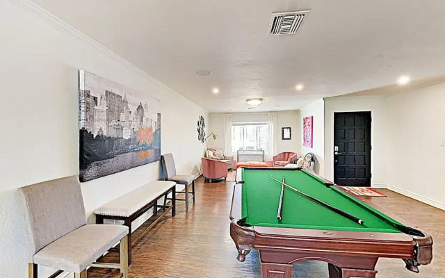 Stylish Desert Oasis - 3 Br Home