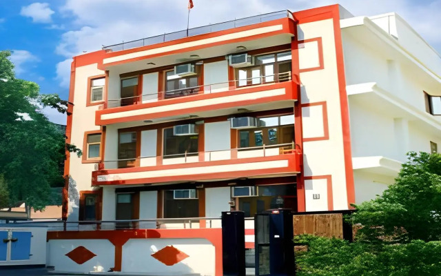 OYO 695 Hotel Silver Leaf